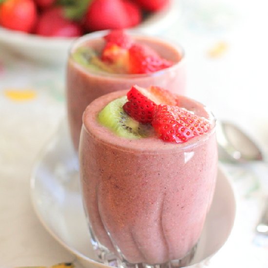 Strawberry Kiwi Chia Smoothie