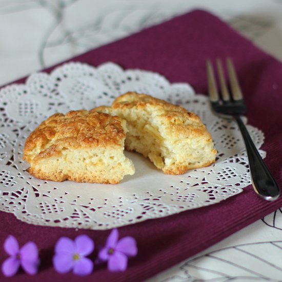 Mini Scones with Apple and Almonds