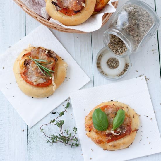 Mini-Pizza with Quark Dough