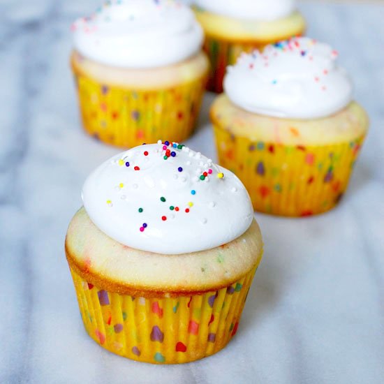 Funfetti Cupcakes w/7 Min Frosting