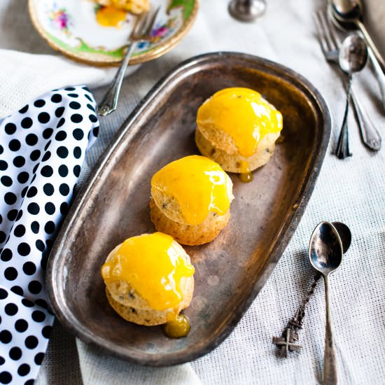 Mini Passionfruit Cakes w Curd