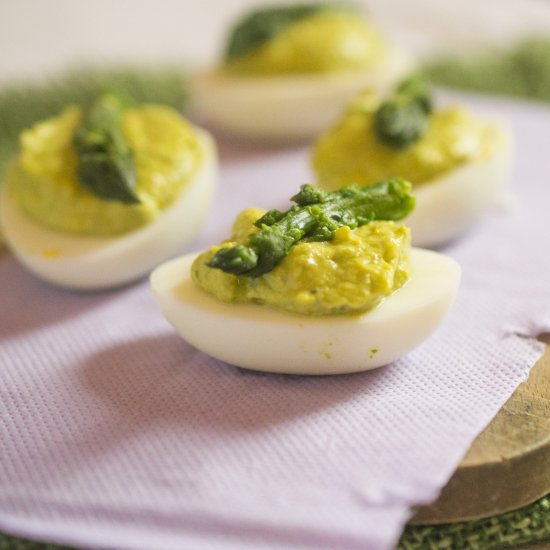 Eggs with creamy asparagus