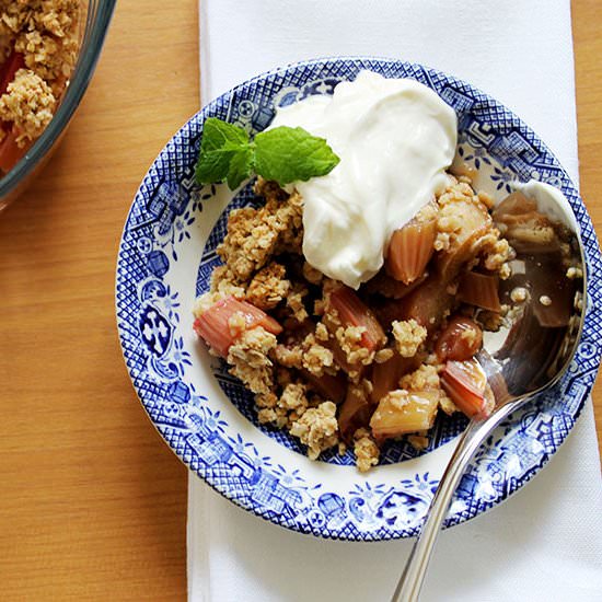 Oaty Rhubarb Crumble