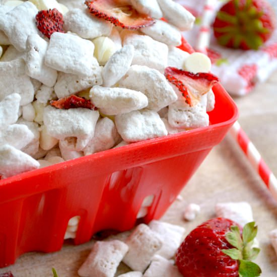 Strawberry Shortcake Muddy Buddies