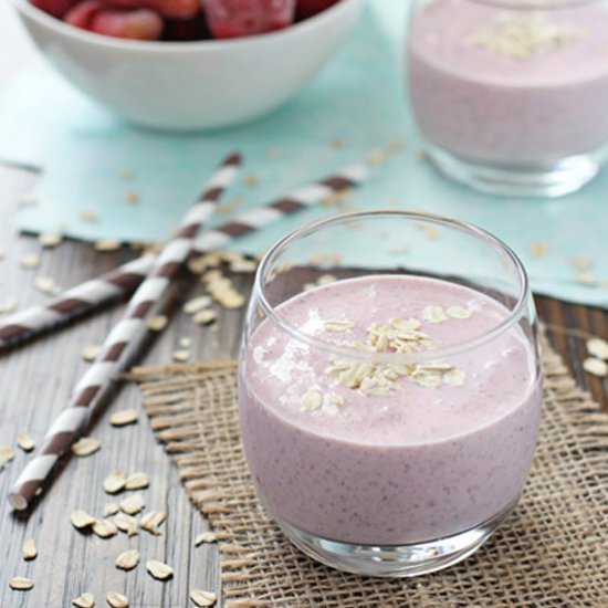 Strawberry Oatmeal Chia Smoothie