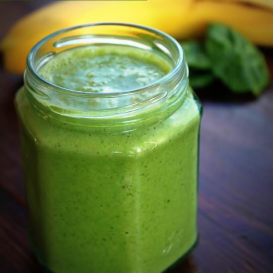 Green Smoothie with Peanut Butter and Banana