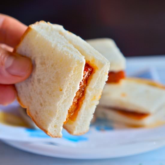 Spicy teriyaki tempeh mini sandwich