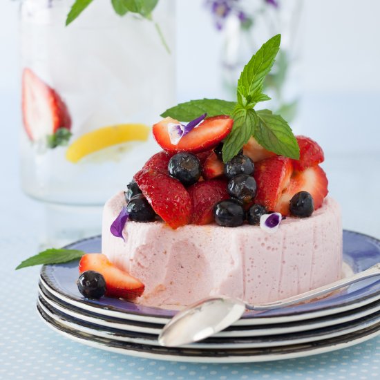 No-Bake Yogurt Strawberry Cake