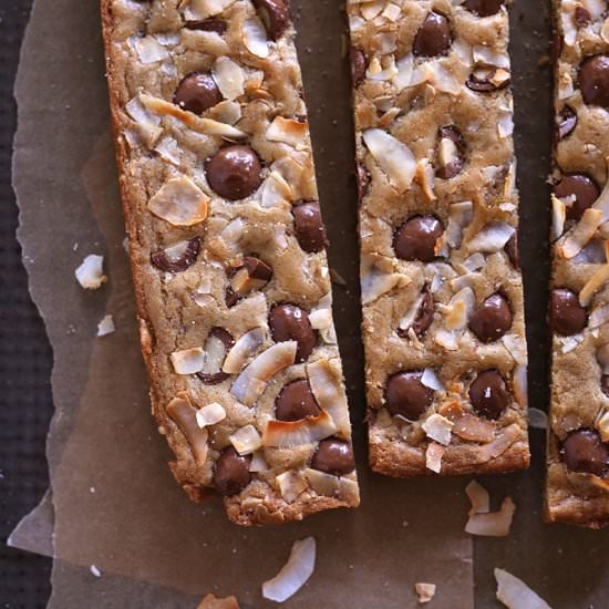 Toasted Coconut Macadamia Blondies