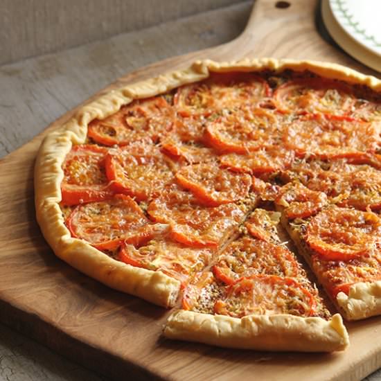 Tart with mustard and tomatoes