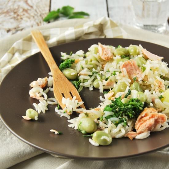 Rice salad with beans and salmon