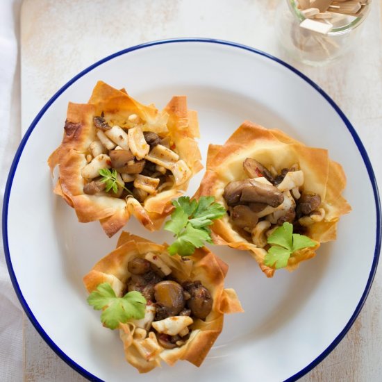 Mushrooms and cuttlefish tartlets