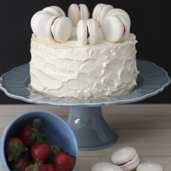 Vanilla Cake with Macarons