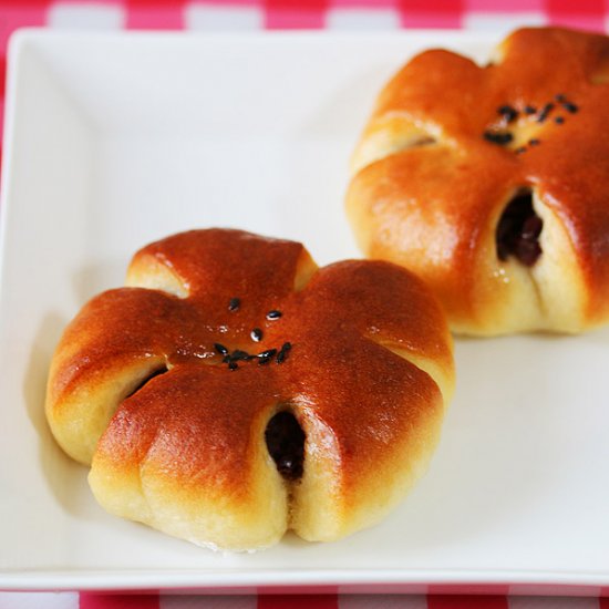 Anpan Buns (Sweet Red Bean Buns)