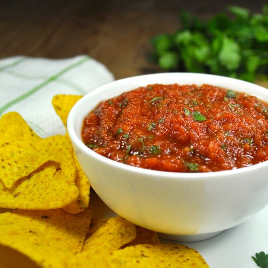 Super easy restaurant style salsa