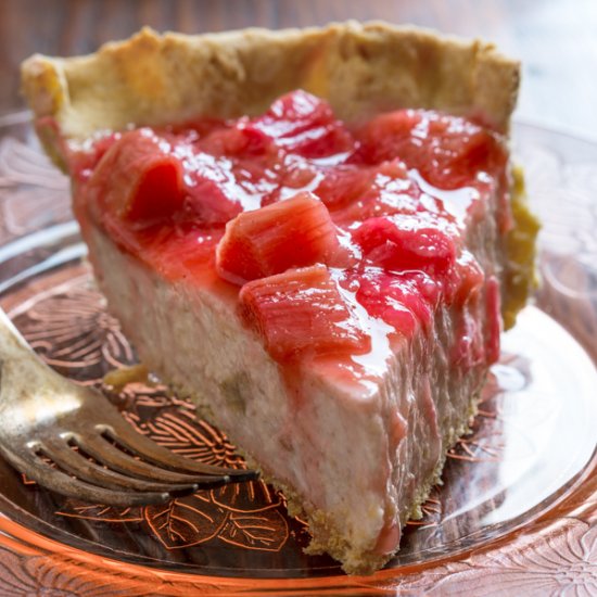 Light Rhubarb Chai Cream Pie