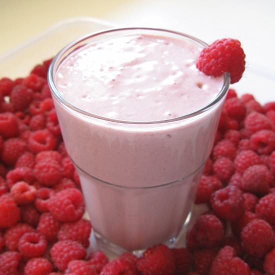 Raw Vegan Banana Raspberry Smoothie