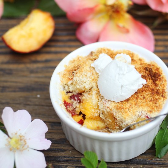 Vegan peach crumbles