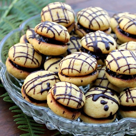 Butter Cookies with Chocolate Cream