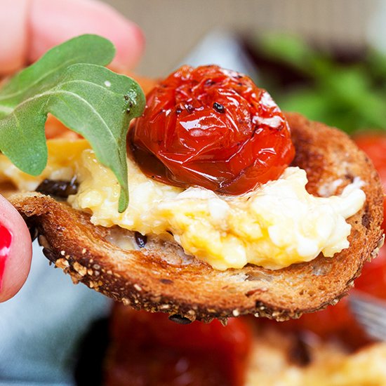 Roasted Tomatoes with Eggs&Arugula