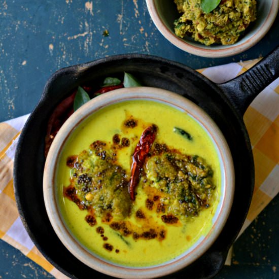 Chana Dal Fritters in Yoghurt Gravy