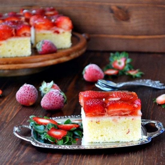 Lemon Cake with Strawberries