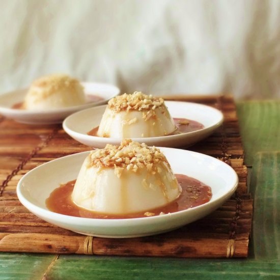 Coconut macadamia nut panna cotta