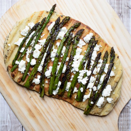 Grilled Asparagus and Ricotta Pizza