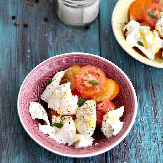 Burrata and heirloom tomato salad