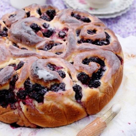 Rolls Buns with Blackberries