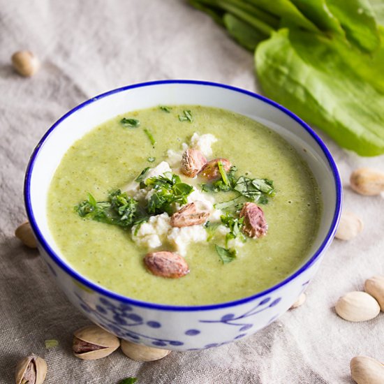 Sorrel and green pea soup