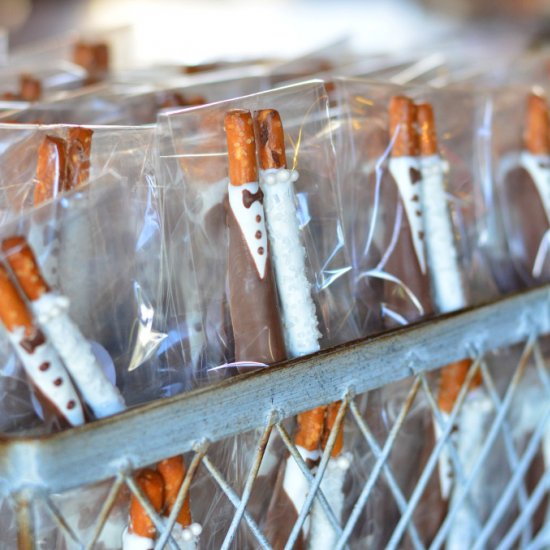 Bride & Groom Pretzel Rods