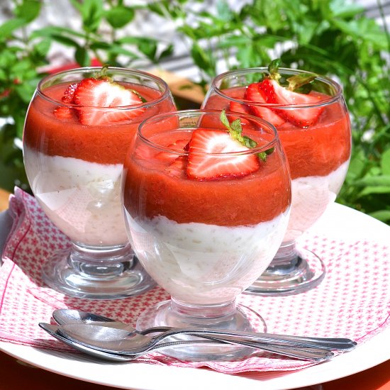 Rhubarb-Strawberry Rice Pudding