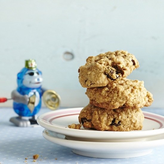 Chewy Oatmeal Raisin Cookies