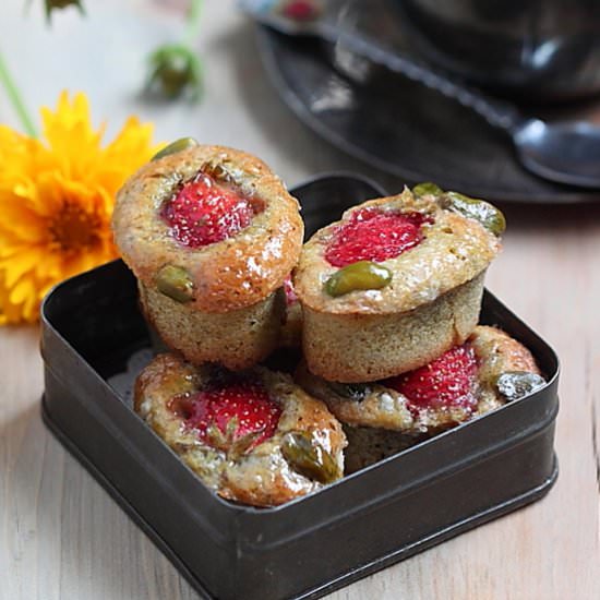 Financier Pistachios & Strawberries