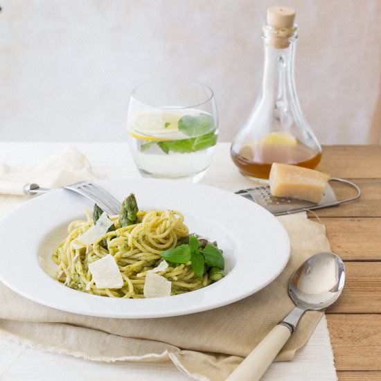 Spaghetthi with asparagus pesto