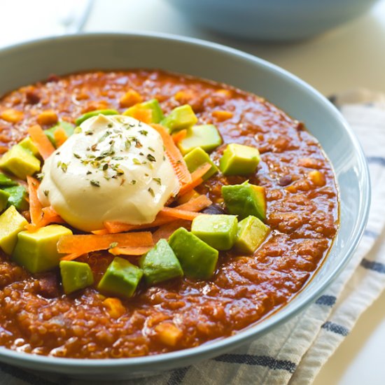 Super satisfying vegan quinoa chili