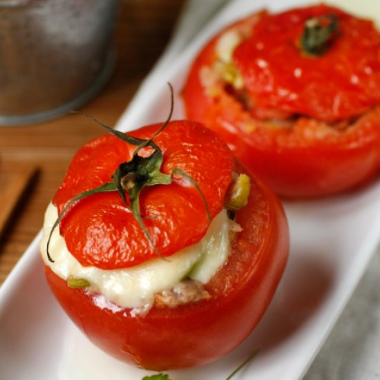 Baked tomatoes with tuna