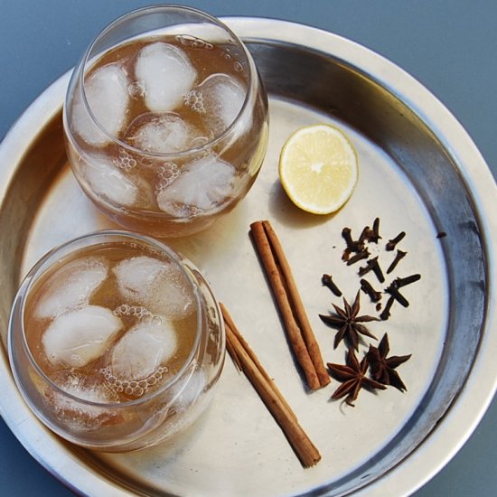 Chicha de Piña: Spiced Ice Tea