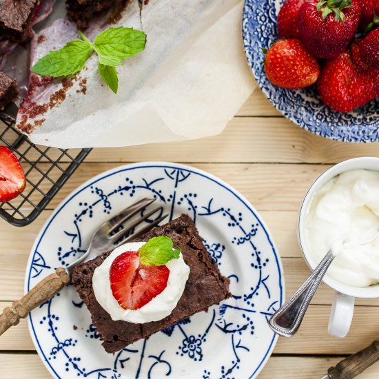 Chocolate Cake with Strawberries