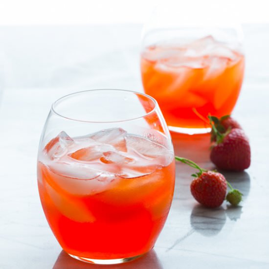 Strawberry Ginger Lemonade Cocktail