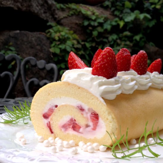 Strawberry Roll Cake