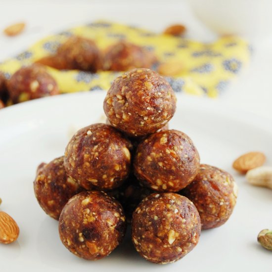 Dates and Nuts Laddu