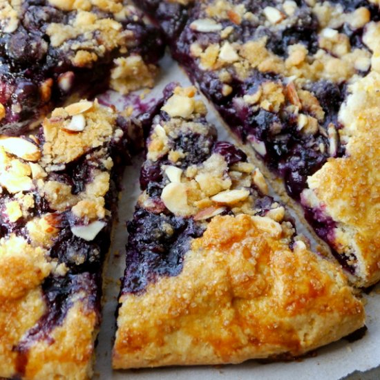 Streusel-Topped Blueberry Galette