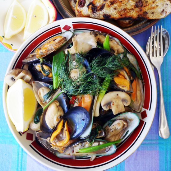 Stir-fried mussels with mushrooms