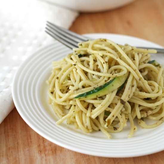 Zucchini pasta with pesto