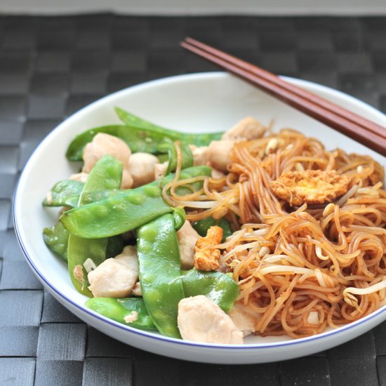 Stir fry chicken with snow peas