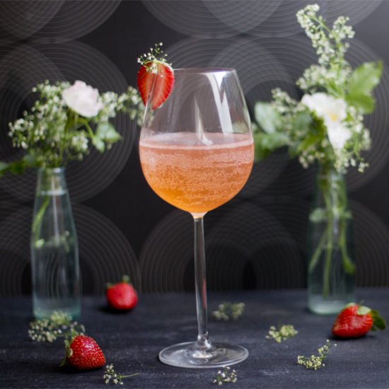 Strawberry elderflower bubbles