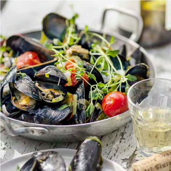 Fresh Thyme and Tomato Mussels