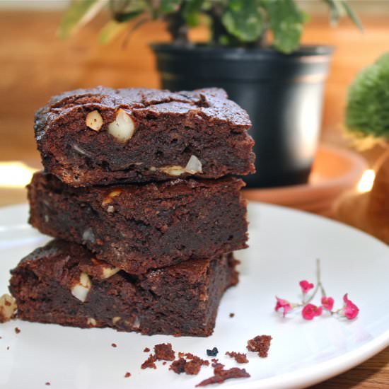 Buzzed Brownies with Macadamia Nuts